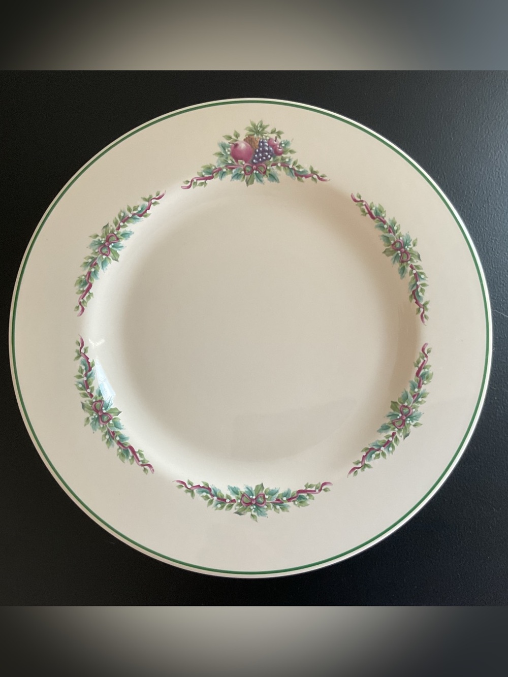 Discontinued Pfaltzgraff “Holly Joy”Cream 10-3/8” Dinner Plates, Set of 4